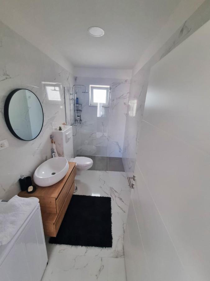 Beach House Oasis Villa Livak Kastela Exterior photo