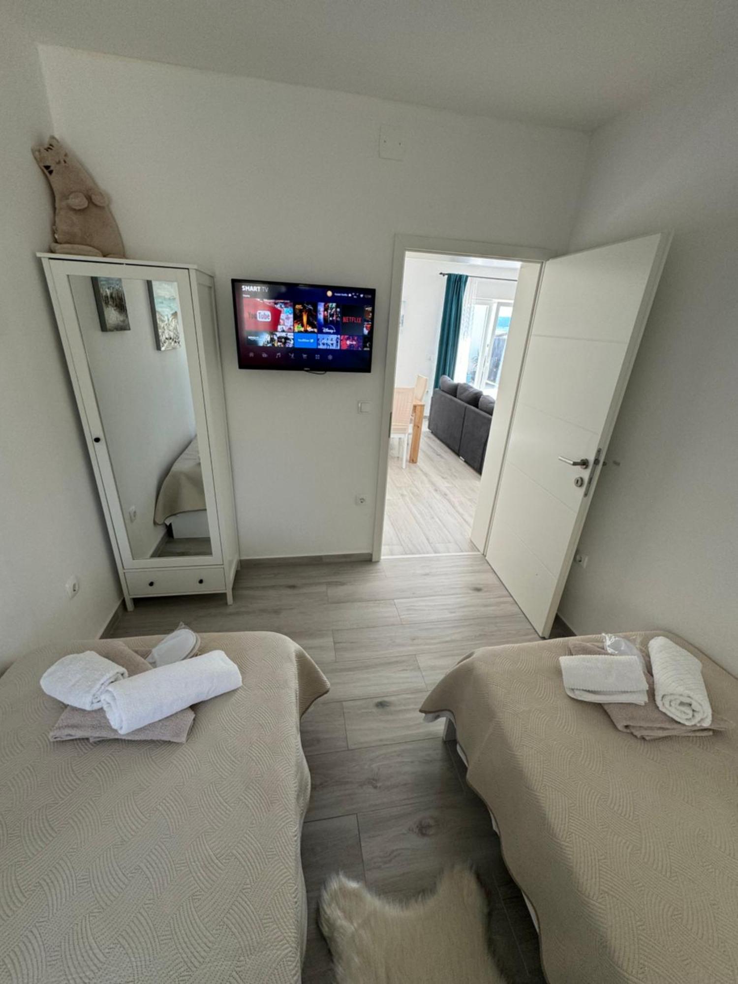 Beach House Oasis Villa Livak Kastela Exterior photo